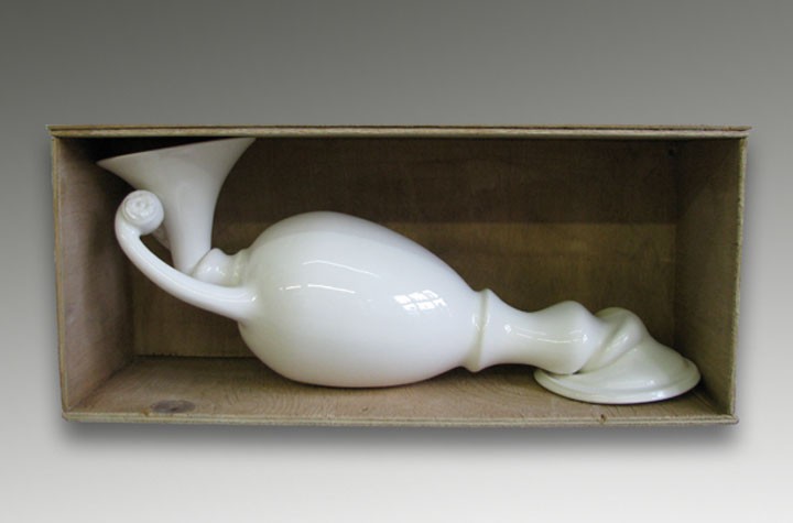 Contemplating Social Conflicts with Laurent Craste's Allegorical Ceramics