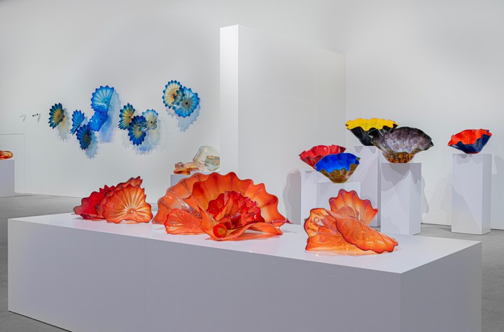 Through the Looking Glass: Dale Chihuly’s Four Decades of Iconic Work at Leila Heller