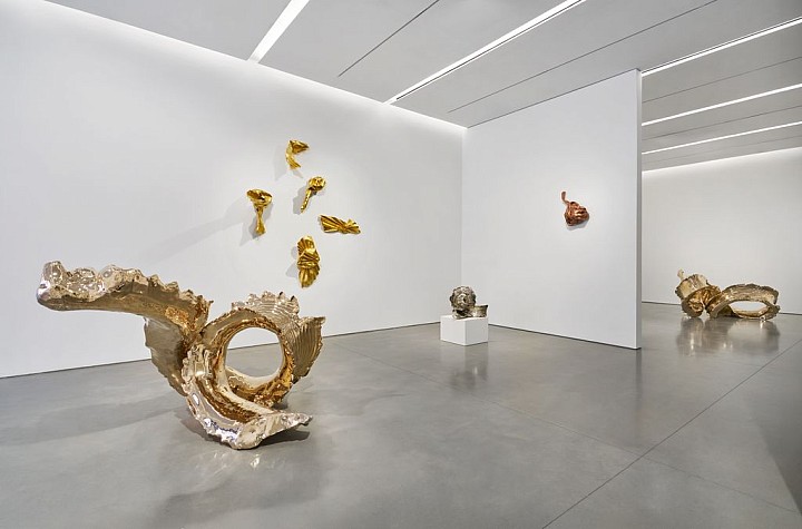 Lynda Benglis’ Gestural Presences in  KNOTTING, TYING, FOLDING at Pace Gallery