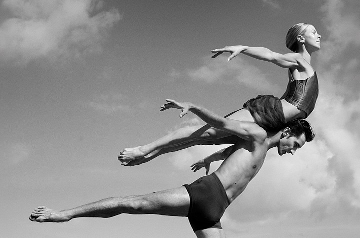 The vertigo of the moment: the fragile immortality of dance and photography, and the contemporary human’s longing for eternity.