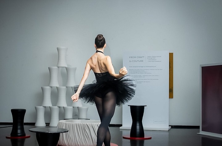 A love affair between art and design: ISSKA or the ballet of furniture